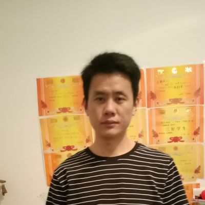 刮腻子
