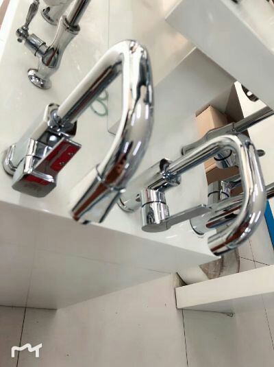 万能工专业安装 维修 指纹锁 洁具 卫浴 热水器 水电 太阳能等