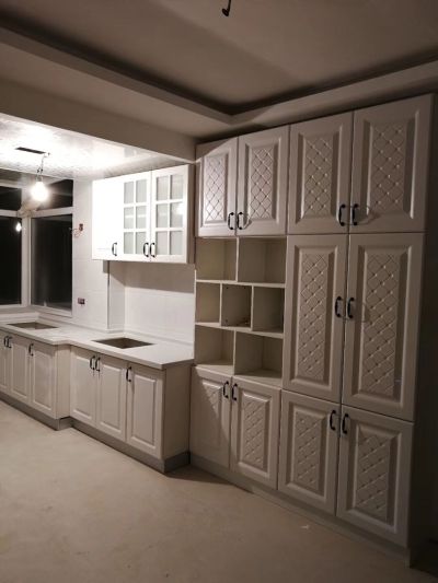 自家工厂做装修相关所有工大包半包单活均可，沈阳现这季节主要单活接纱窗，门窗，家具，瓷砖地砖等活，专业装修团队，绝对不是“马路边拉人的二包工”