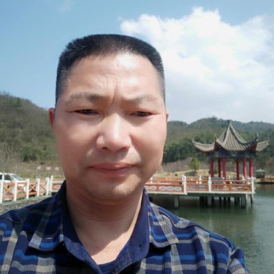 爱家搬家公司专业贴瓷砖