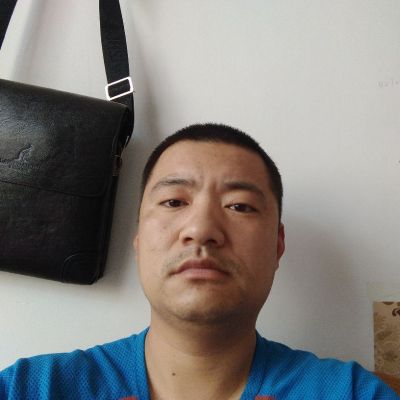刮腻子刷房子