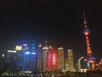 金山招一名水电工收尾安装