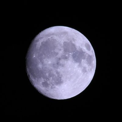 一天完工。五个房间，某公寓装修，需要刷白漆两遍，在刷彩漆两遍