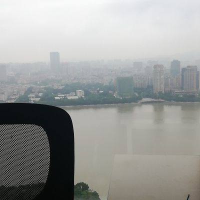 这是一个骗钱的APP.连一个客服电话都没有，有问题根本就找不到人，交钱充值了VIP.一样无法正常接单，大家小心点，不要被骗了！