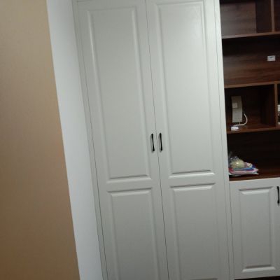 全屋定制酒柜衣柜榻榻米衣柜门安装