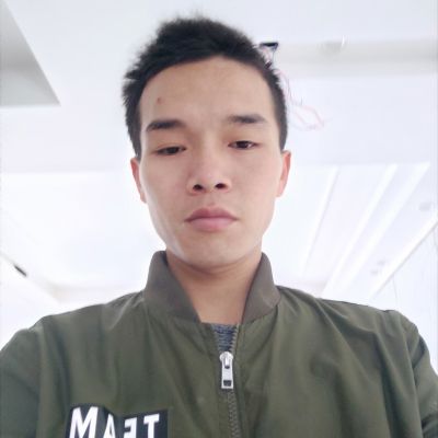贴墙纸和墙布