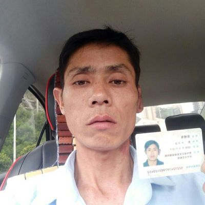 括瓷粉墙