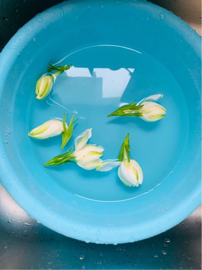 瓦工铺瓷砖