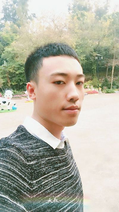 卫浴安装师傅浴室柜安装