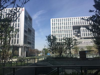 居然有人不知道怎么联系客户，认识字的都知道