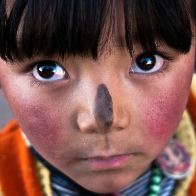 本公司从事图文快印广告票务等一系列生产安装销售