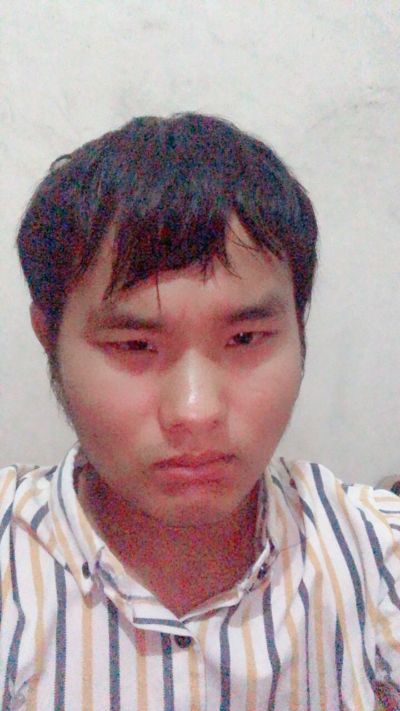 贴壁纸装窗帘