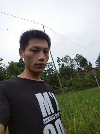 这是一款指纹+密码+卡+钥匙的指纹锁。有需要更换指纹锁的可以联系我V13167984573