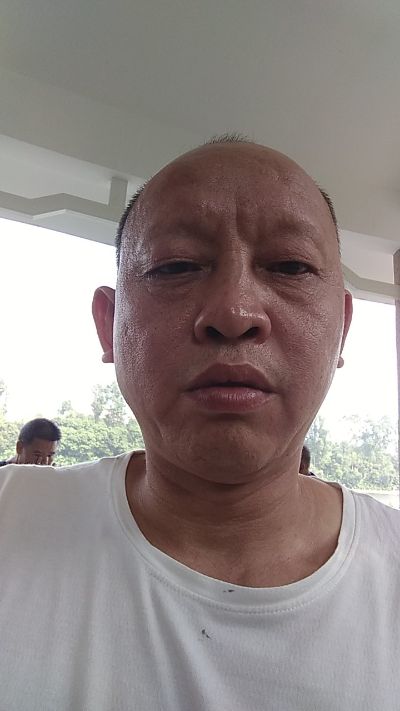 油漆工贴墙纸油漆工