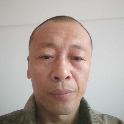 安装卫浴浴室柜晾衣架