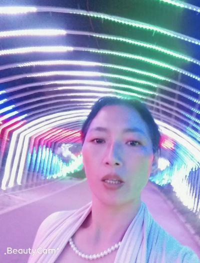 南宁市青秀区上水人家帮洁净家政服务部。
   各种家电专业免拆深度清洗，甲醛治理，家庭深度保洁，沙发，窗帘，地板，吊灯。各项大型开荒保洁，一站式为你您服务。