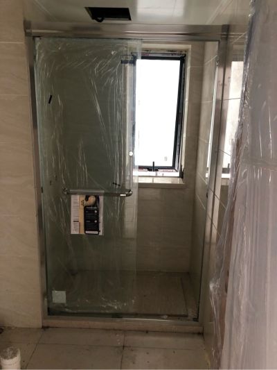 淋浴屏安装