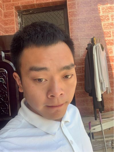 刮腻子刷墙