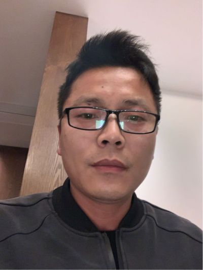 两个墙木饰面，十堂木门，固装柜子几组
