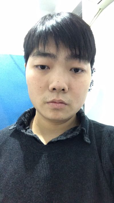 搬一层楼步梯，家用的沙发，一个大点三人座的，一个小点的一人座的