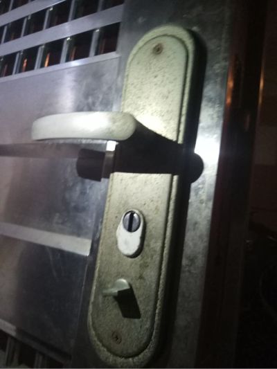 我的不锈钢门想换锁