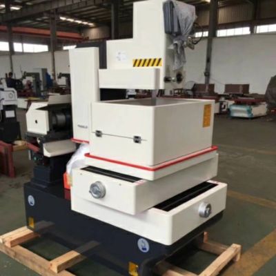 （鑫泰机械设备）推荐新款高速电柜，切割非常稳定！价格实惠，欢迎广大客户或同行咨询！联系电话:13590254284梁生