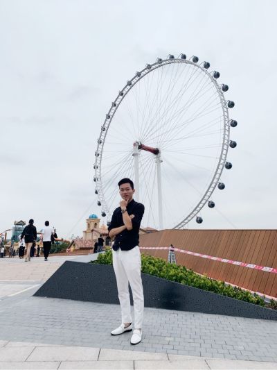 自古红蓝出cp

红色与蓝色是设计中常用的色彩搭配，通过色彩对比，让画面充满了视觉冲击力，信息也更容易被捕捉，能够产生丰富的层次感。