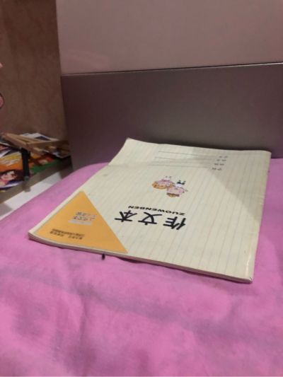 换灯泡时候 面板拆了  面板固定螺丝在底部  现在螺丝装不上 需要灯把底座拆一下