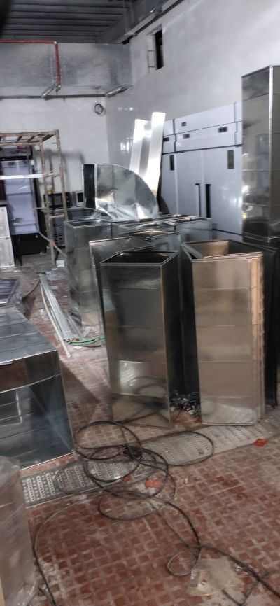 专业白铁不锈钢工程，安装油烟管道，油烟净化器，空调保温管道，工厂排气除味，新风，负压风机。