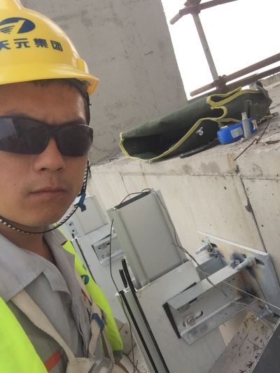 高空作业水钻开孔广告牌木工