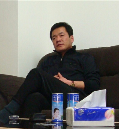 牡丹江/小马专业电工
24小时上门安装维修：，
工矿企业低压电气设备运行、专业维修与安装，餐饮设备专业综合维修、维护运行与安装，宾馆、酒店、饭店、学校、厨电设备专业维修与安装，维护运行。包年/包月/按次，专/兼职专业维修，维修完成带保修期。
一、电路安装与维修。 
1.线路短路，断路，跳闸、烧毁、烧坏， 零线带电，插座短路。 
2.漏电保护，空气开关，照明开关，各种插座维修与更换。 
3. 各种明线，暗线整体更换，局部维修更换。 
4.家庭、商铺、单位、写字楼，临时搭建安全用电安装 线路改造。  
5.家庭