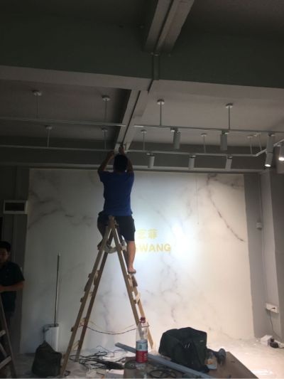批墙扇灰油漆