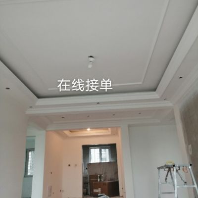 刮腻子刷涂料