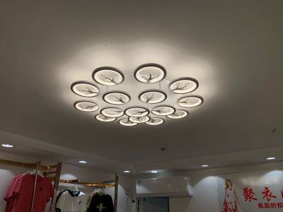 安装灯具