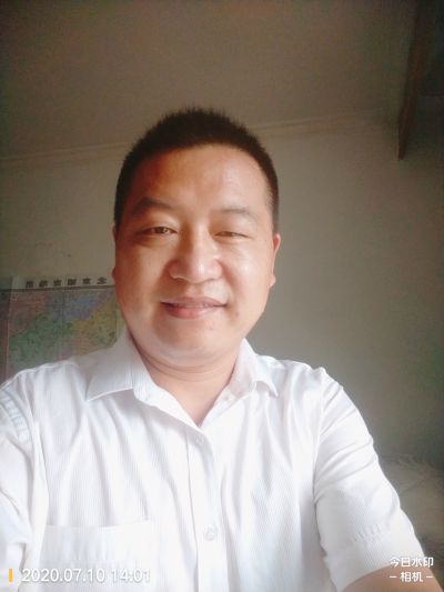 每天都忙碌在杀蟑螂的路上