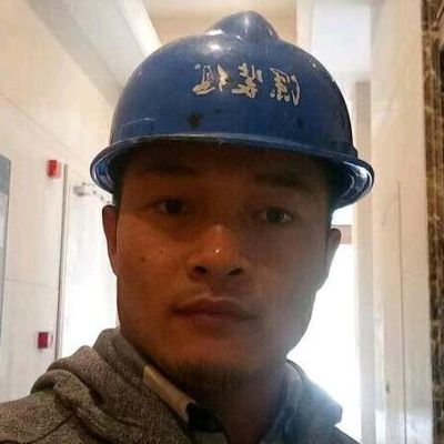 刮腻子贴墙纸