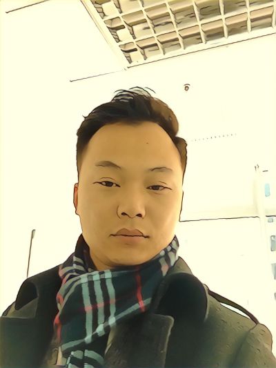 2人擦玻璃，电话沟通
