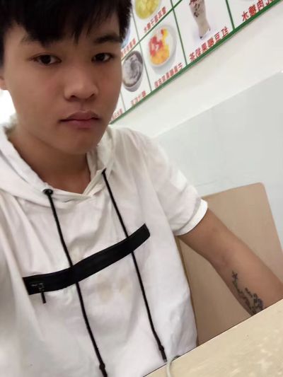 更换三条门槛石，油漆门边墙面修补，带个美缝枪