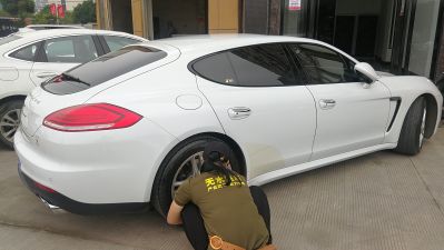 洁节美 无水洗车 清洁打蜡镀膜养护一次完成。
不但节约了大量洗车用水，养护车漆轮胎，上门服务为车主为省出一个多小时的宝贵时间。