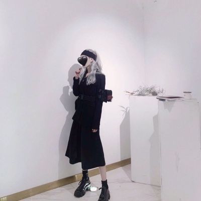 安装师傅装灯