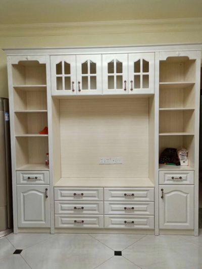 专业室内装修类安装师傅，专业安装橱柜，衣柜，鞋柜，酒柜，电视柜，隔断柜，书柜，榻榻米等各种家具安装及广告设计，中式家具安装，钢化玻璃平开门安装