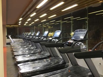 安装跑步机安装健身器材