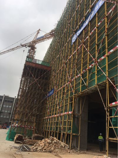 安装吸顶灯及开关插座共半天时间。