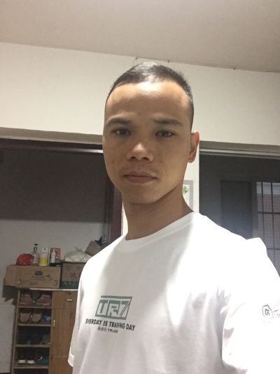 开车拉货送货