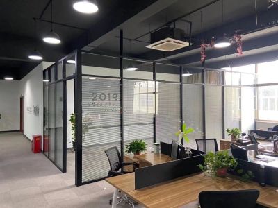 木工玻璃隔断家具玻璃安装