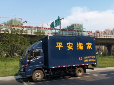 搬家拉货砸墙砸墙出垃圾