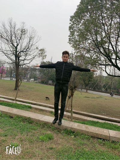 开车面包车拉货