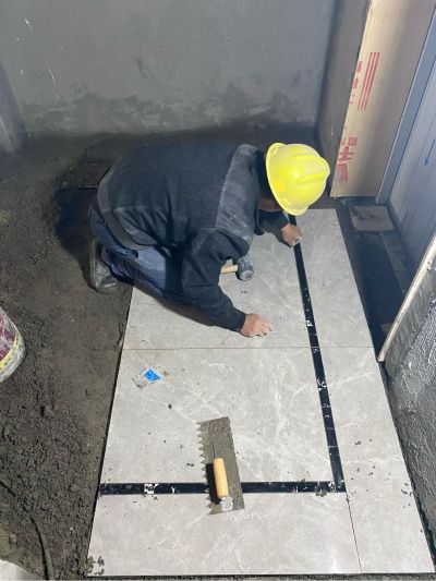 贴瓷砖