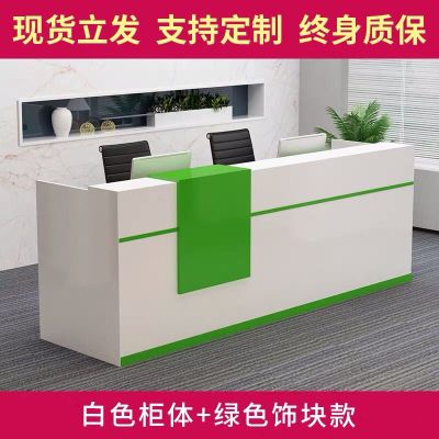 客厅装一个吸顶灯