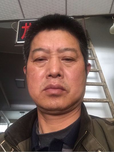木工安装地板
